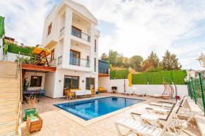Özel Havuzlu ve Deniz Manzaralı 5 Odalı Villa